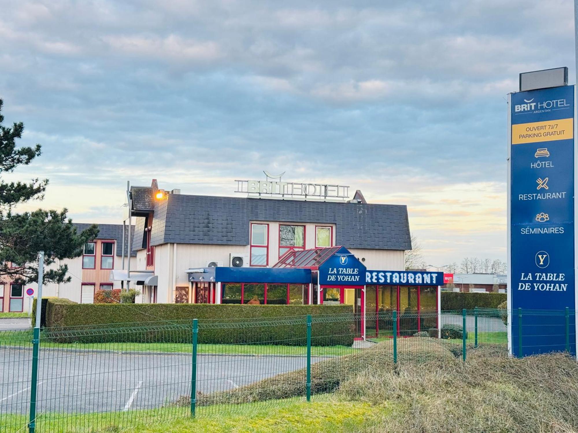 Brit Hotel Аржантан Екстериор снимка