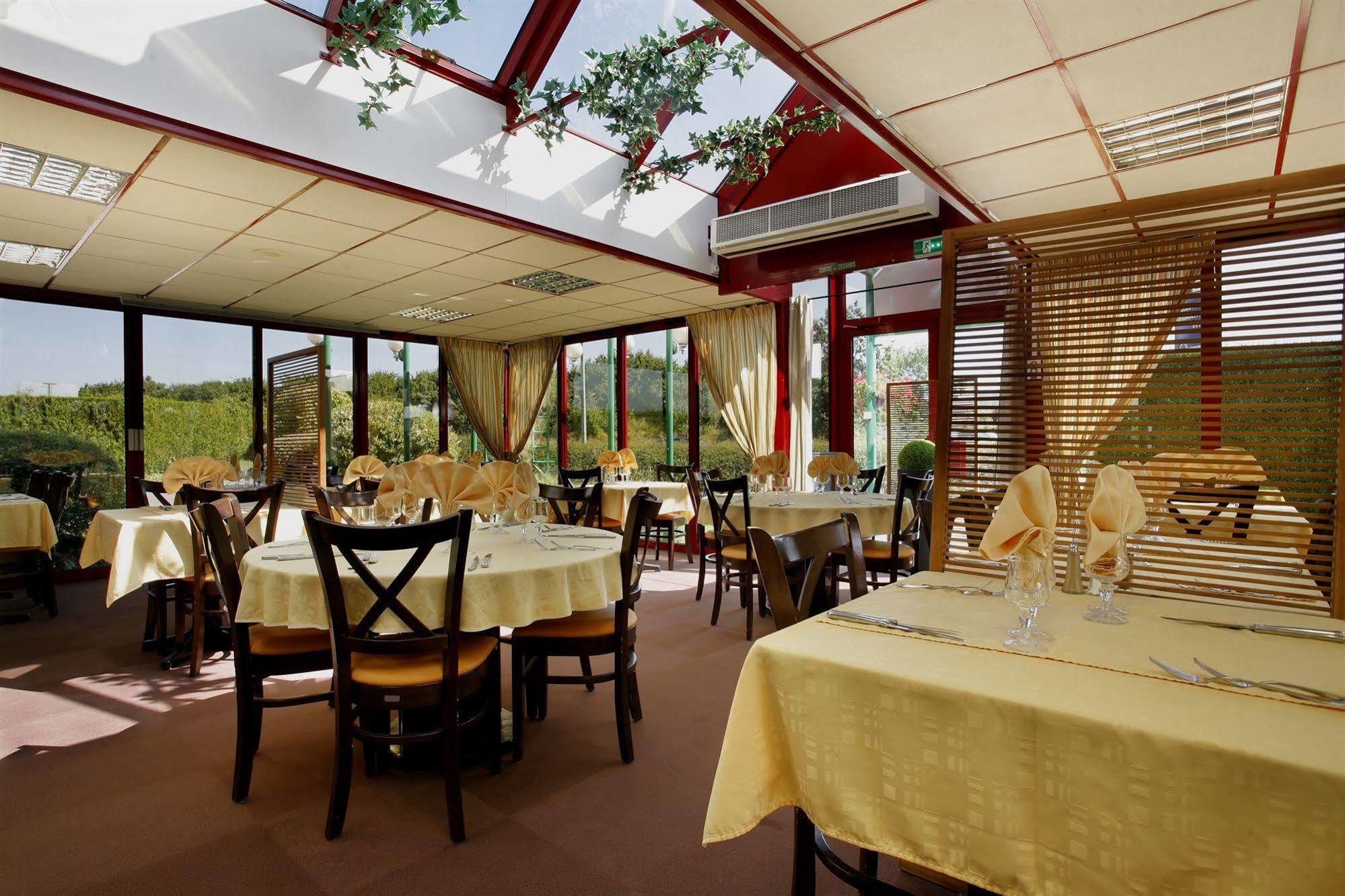 Brit Hotel Аржантан Екстериор снимка