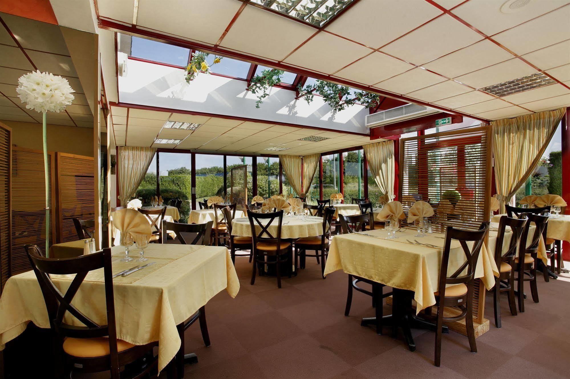 Brit Hotel Аржантан Екстериор снимка